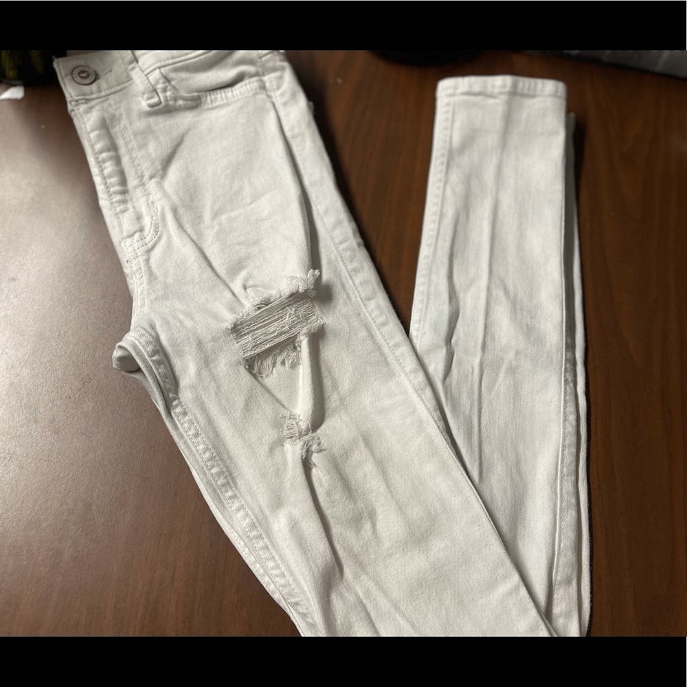 HOLLISTER HIGHRISE SUPER SKINNY WHITE RIPPED JEANS